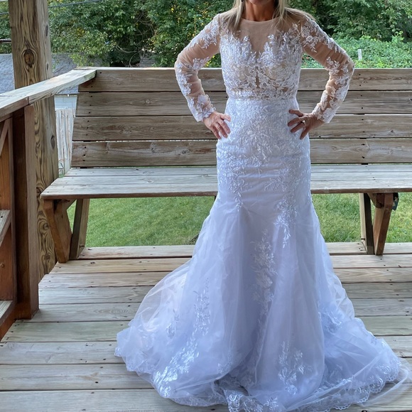 Long sleeve lace mermaid wedding dress. - Picture 2 of 2